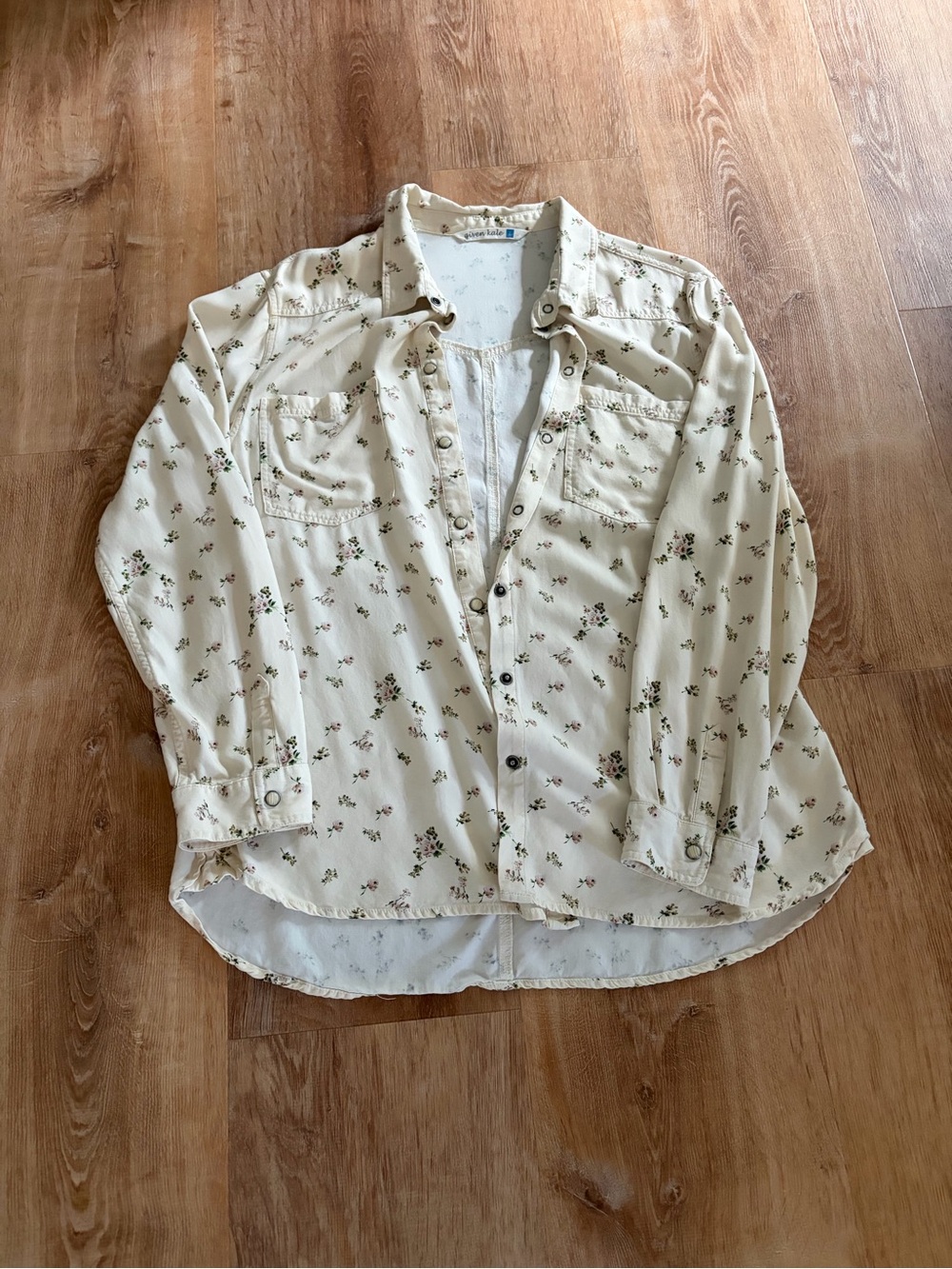 Cream Floral Button-Down Shirt with Chest Pockets